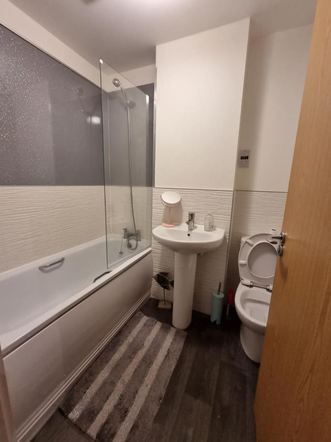 Superking Bedroom Close To The A30 Camborne Exterior foto