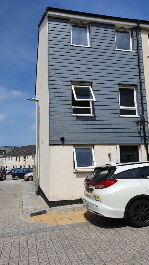 Superking Bedroom Close To The A30 Camborne Exterior foto